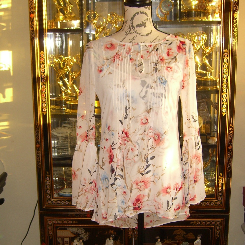 WHITE HOUSE BLACK MARKET FLORAL PRINT TOP 0